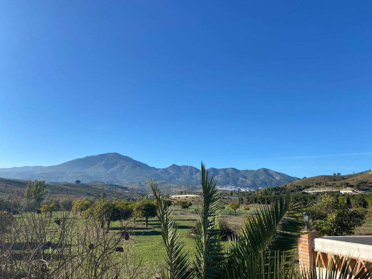 Spacious Villa With Exceptional Views In Malaga Касарабонела Экстерьер фото