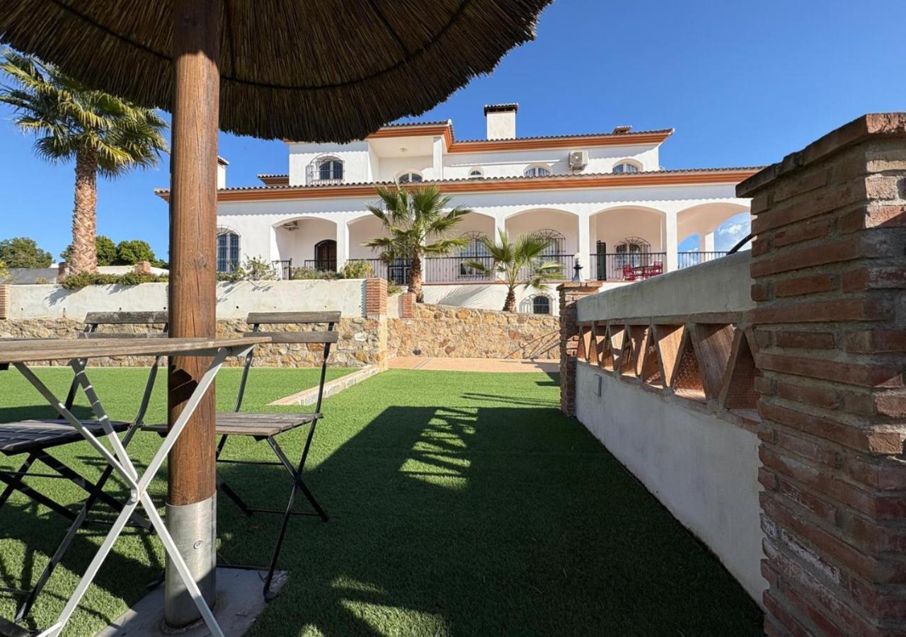Spacious Villa With Exceptional Views In Malaga Касарабонела Экстерьер фото