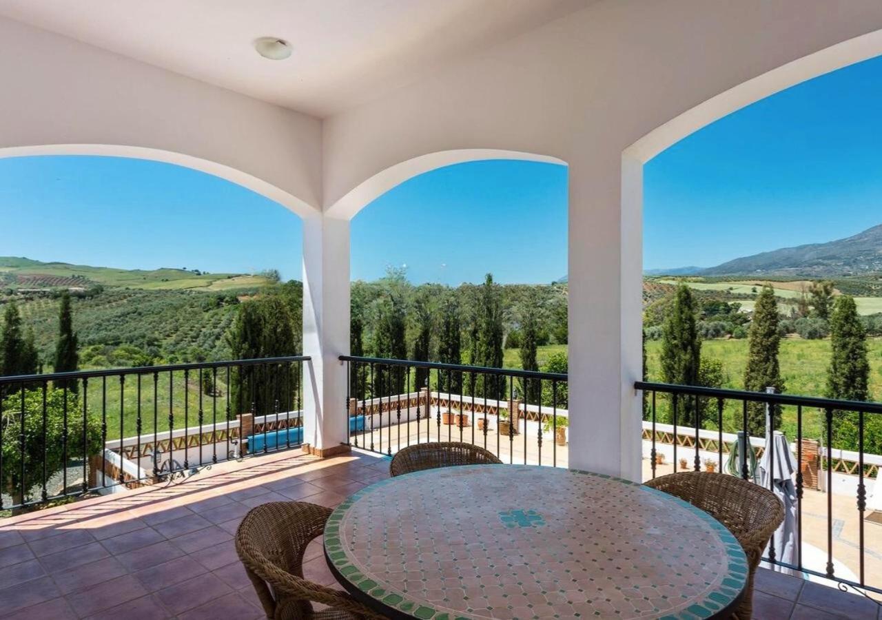 Spacious Villa With Exceptional Views In Malaga Касарабонела Экстерьер фото