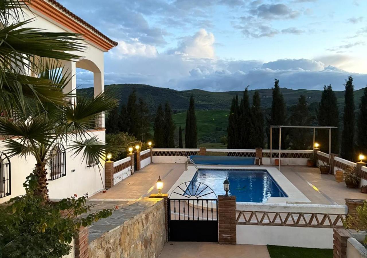 Spacious Villa With Exceptional Views In Malaga Касарабонела Экстерьер фото
