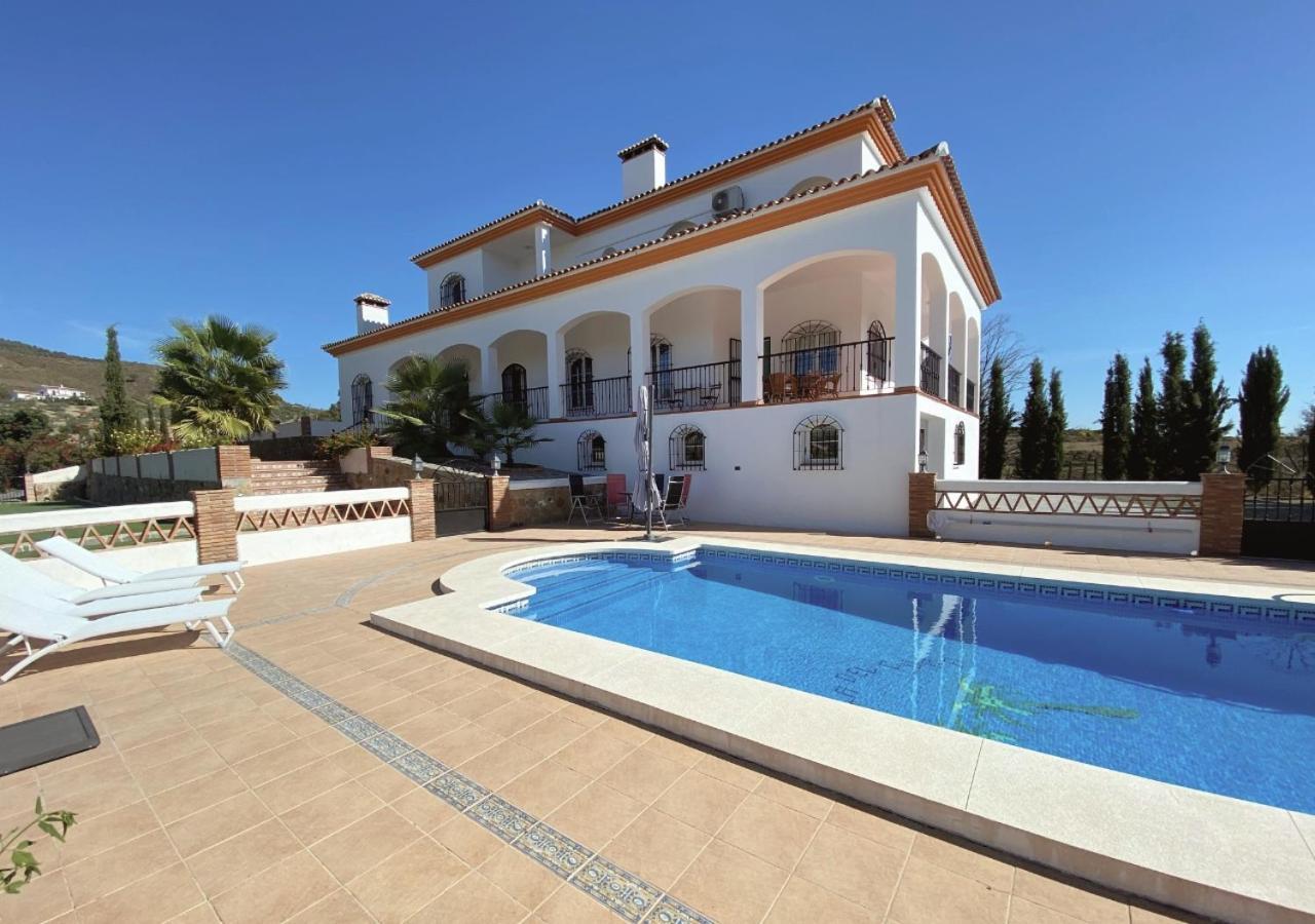 Spacious Villa With Exceptional Views In Malaga Касарабонела Экстерьер фото
